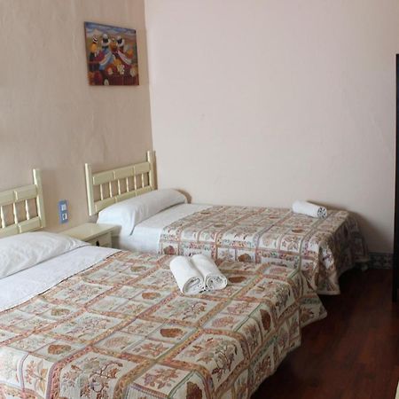 Pension Lisdos Sevilla Exterior foto