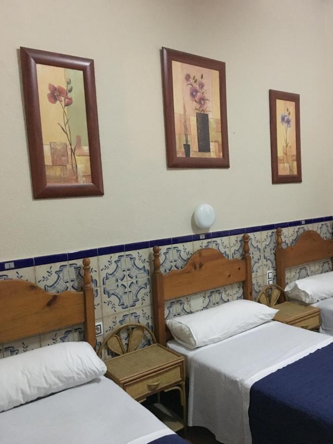 Pension Lisdos Sevilla Exterior foto