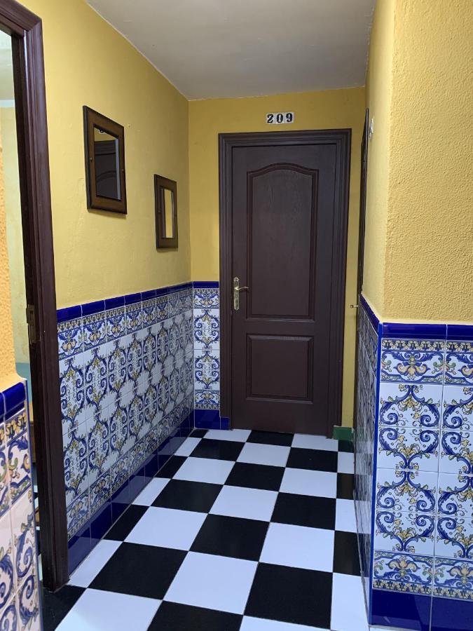 Pension Lisdos Sevilla Exterior foto