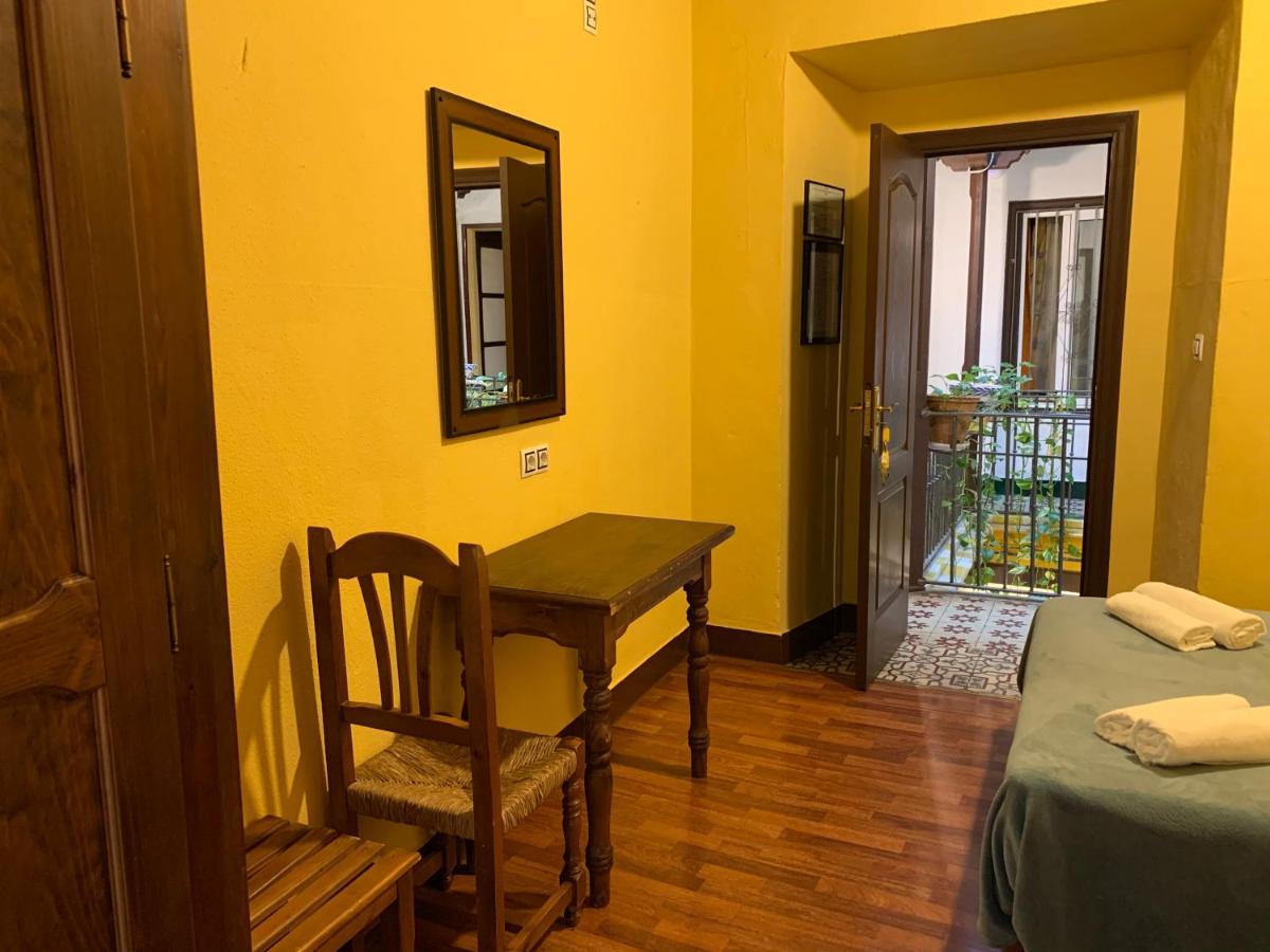 Pension Lisdos Sevilla Exterior foto
