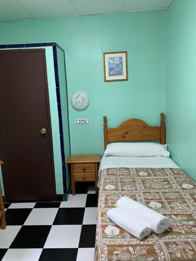 Pension Lisdos Sevilla Exterior foto